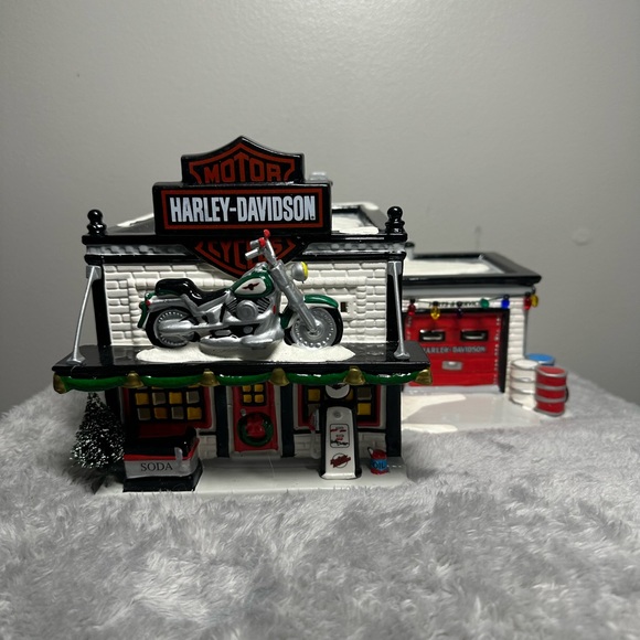 Department 56 The Original Snow Village “Harley-Davidson Motorcycle Shop” - Picture 7 of 16